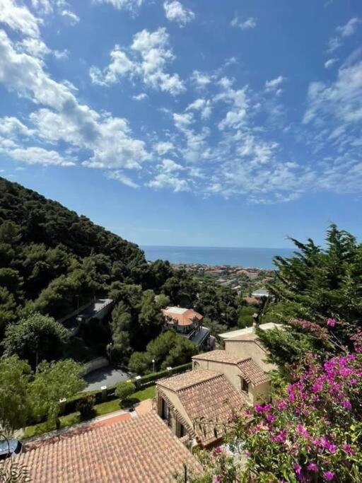 Casa Vacanze Luna 2 Vallecrosia Exteriér fotografie